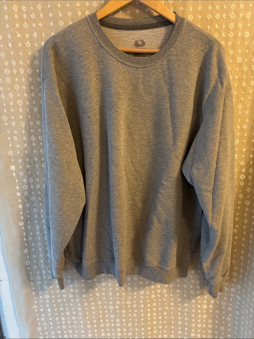 Fruit of the Loom Men’s Crewneck Sweatshirt in Heather Gray
